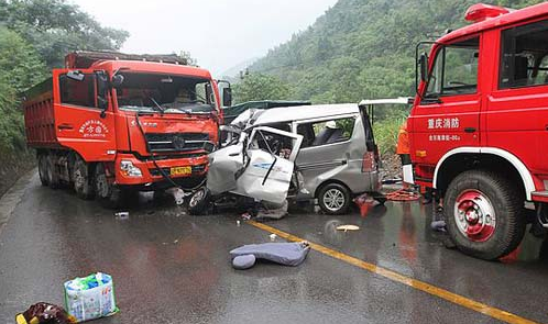 道路障礙導致交通事故，責任如何分配？